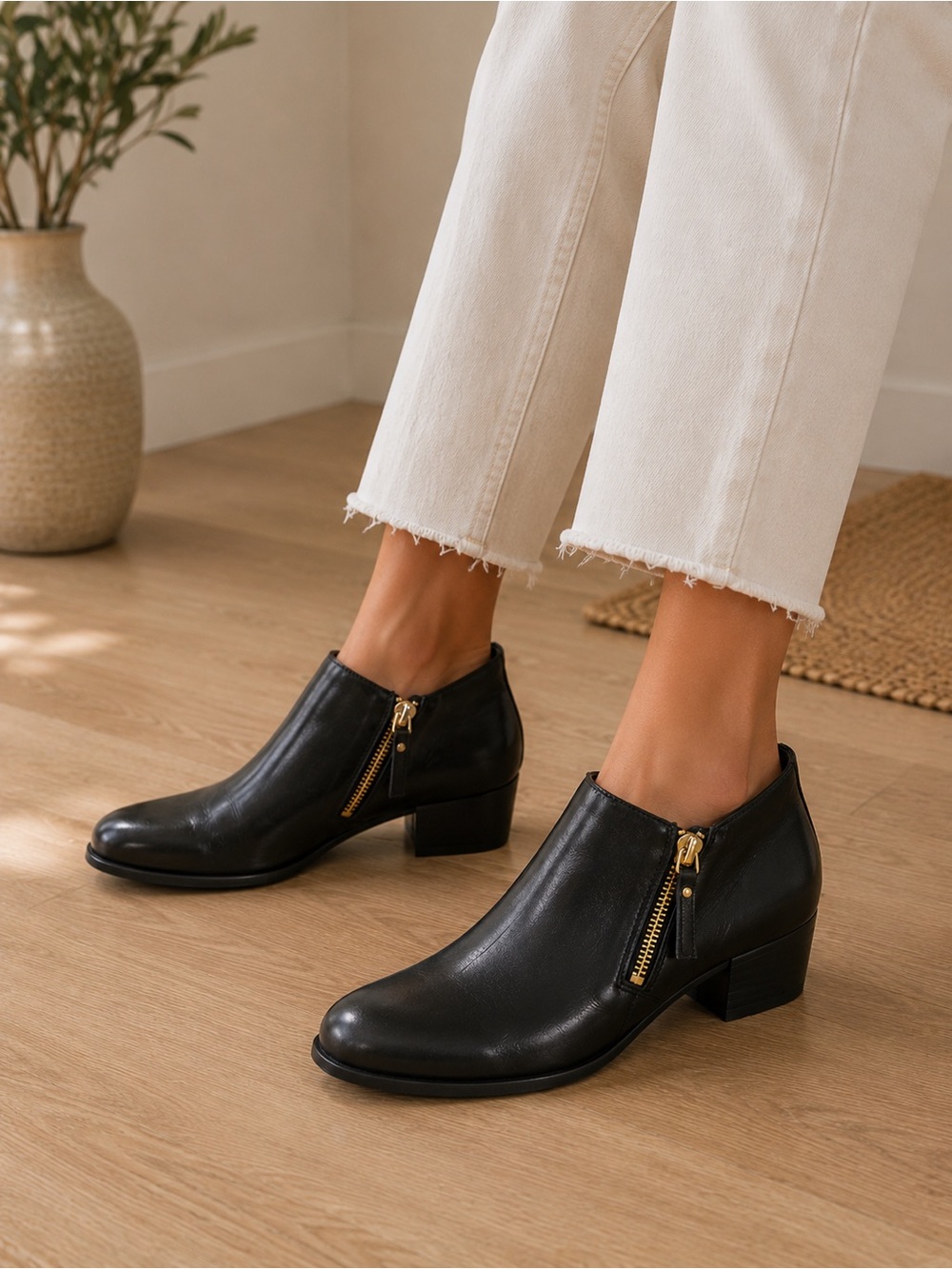 Naturalizer black ankle boots with gold side zip chunky heels almond 8.5